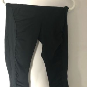 Lululemon black capris